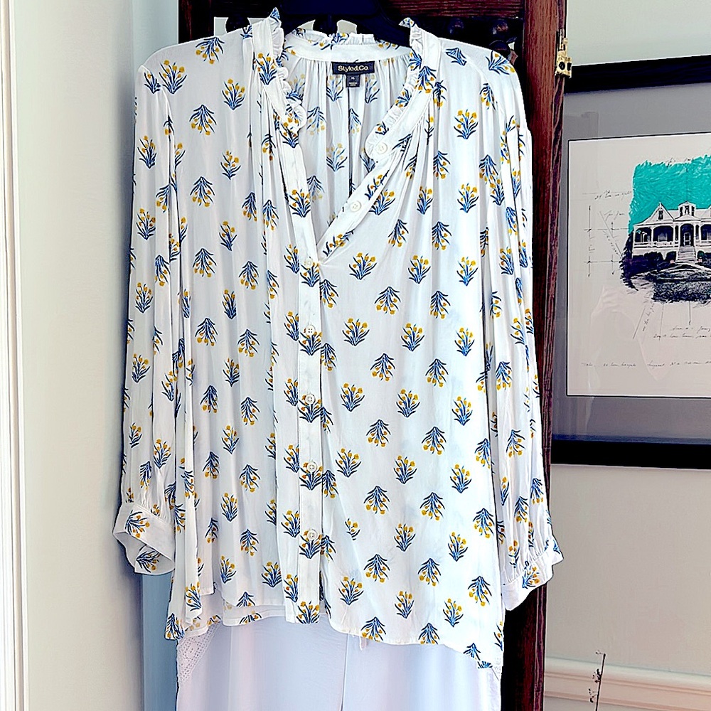 White Blouse Cheerful Blue Yellow Floral Tulip Bouquet Print XL NEW Long Sleeves - Picture 2 of 9